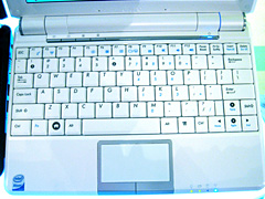 ꡼ No.005Υͥ / COMPUTEX 200809ASUSܾΦͽ2Eee PCȯɽʤɤιٻˤϼưǥåå