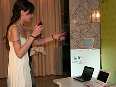 ꡼ No.012Υͥ / COMPUTEX 200809ASUSܾΦͽ2Eee PCȯɽʤɤιٻˤϼưǥåå