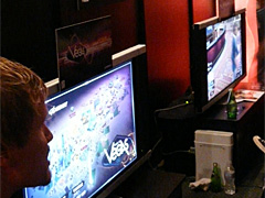 ������#002�Υ���ͥ���/��E3 2008��32���Ѥ����������This is Vegas�פǡ��������벦�ɤ��ܻؤ���