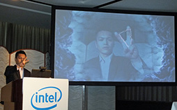 画像ギャラリー No.009のサムネイル画像 / インテル,ついに国内でAtomスマートフォンの最新事情を説明。Ultrabookでの「ナチュラルUI」活用についても言及