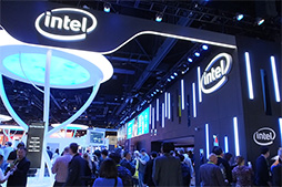 画像集 No.011のサムネイル画像 / IntelがCES 2015でアピールしたのは，最新CPUではなくRealSenseとウェアラブル機器向け超小型コンピュータだった
