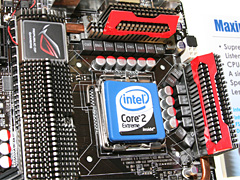 ������#018�Υ���ͥ���/��COMPUTEX 2008��25��ASUS�Ρ�R.O.G�פϡ������ޡ������ȥ����С������å��ݸ�����2�饤��ʥåפ�ʬ��