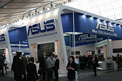 画像ギャラリー No.002のサムネイル画像 / ASUS,簡易UPS機能標準搭載の“タフ”なROGコンセプトマザーを公開。ゲーマー向けmicroATXボード2製品も