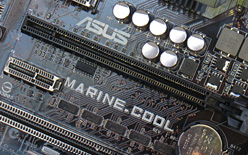 画像ギャラリー No.006のサムネイル画像 / ASUS,簡易UPS機能標準搭載の“タフ”なROGコンセプトマザーを公開。ゲーマー向けmicroATXボード2製品も