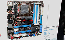 画像ギャラリー No.008のサムネイル画像 / ASUS,簡易UPS機能標準搭載の“タフ”なROGコンセプトマザーを公開。ゲーマー向けmicroATXボード2製品も