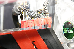 画像ギャラリー No.009のサムネイル画像 / ASUS,超ハイエンドからEee PCまで,全レンジでゲーマー向けPCを推進へ