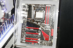 画像ギャラリー No.010のサムネイル画像 / ASUS,超ハイエンドからEee PCまで,全レンジでゲーマー向けPCを推進へ