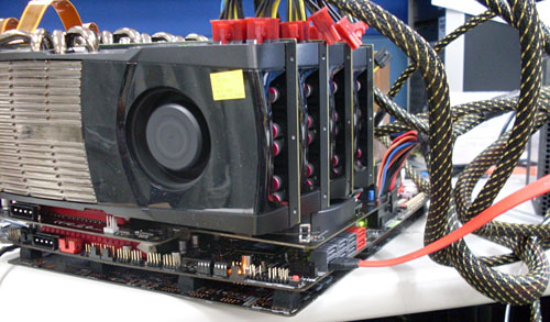 ���������꡼ No.006�Υ���ͥ������ / ��Rampage III Extreme�פ�4-way SLI���ǽ�ˤ����ROG Xpander�פμ̿�����