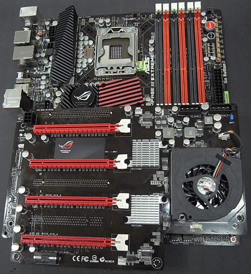 ���������꡼ No.007�Υ���ͥ������ / ��Rampage III Extreme�פ�4-way SLI���ǽ�ˤ����ROG Xpander�פμ̿�����