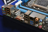画像集#039のサムネイル/「ASUSならDIMM 8枚差しでも大丈夫」。ASUS，X79マザーボードの品質と機能をアピール