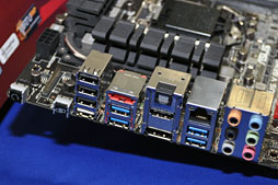 画像ギャラリー No.006のサムネイル画像 / ASUS,次世代R.O.G.マザー「Maximus V」など「Z77」チップセット搭載製品を予告。独自機能の解説も