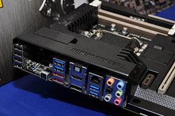 画像ギャラリー No.036のサムネイル画像 / ASUS,次世代R.O.G.マザー「Maximus V」など「Z77」チップセット搭載製品を予告。独自機能の解説も