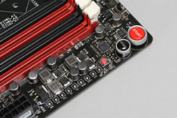 画像ギャラリー No.007のサムネイル画像 / 「Maximus V Formula」フォトレポート。8月登場予定のゲーマー向けマザー,その概要を押さえる