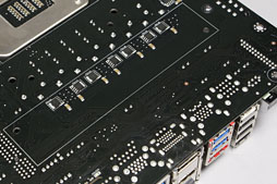 画像ギャラリー No.011のサムネイル画像 / 「Maximus V Formula」フォトレポート。8月登場予定のゲーマー向けマザー,その概要を押さえる