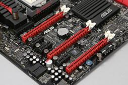 画像ギャラリー No.014のサムネイル画像 / 「Maximus V Formula」フォトレポート。8月登場予定のゲーマー向けマザー,その概要を押さえる