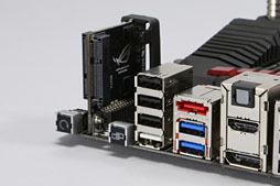 画像ギャラリー No.016のサムネイル画像 / 「Maximus V Formula」フォトレポート。8月登場予定のゲーマー向けマザー,その概要を押さえる