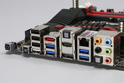 画像ギャラリー No.021のサムネイル画像 / 「Maximus V Formula」フォトレポート。8月登場予定のゲーマー向けマザー,その概要を押さえる