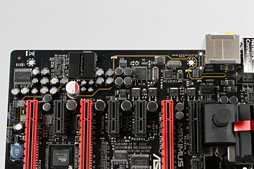 画像ギャラリー No.024のサムネイル画像 / 「Maximus V Formula」フォトレポート。8月登場予定のゲーマー向けマザー,その概要を押さえる