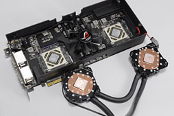 画像ギャラリー No.018のサムネイル画像 / ASUSのデュアルHD 7970 GHz Editionカード「ARES2」を試す。これが「史上最速のコレクターズアイテム」だ!?