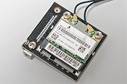 画像ギャラリー No.027のサムネイル画像 / 「MAXIMUS VI FORMULA」フォトレポート。黒い装甲板をまとったゲーマー向けマザーボードの特徴を写真でチェック