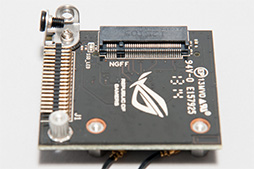 画像ギャラリー No.028のサムネイル画像 / 「MAXIMUS VI FORMULA」フォトレポート。黒い装甲板をまとったゲーマー向けマザーボードの特徴を写真でチェック