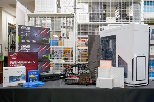 ���������꡼ No.002�Υ���ͥ������ / ������200����Ķ�餬1��¤ꡤ�ä����ǹ�10���ߡ��ץ饤��ǡ������䤵���ȵ�ˤα��䥲����PC�ɤ򸫤Ƥ���