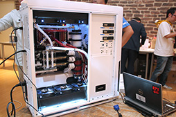 画像ギャラリー No.005のサムネイル画像 / Amazonの「200万円超のスペックが10万円」なゲームPC,最終完成品を見てきた。強烈なスペックのノートPCともども,10月13日の抽選販売は見逃すな