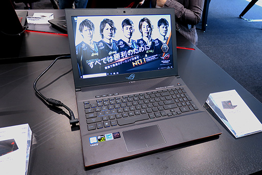 ASUSがゲーマー向けノートPCおよびデスクトップPC計11製品を国内発表