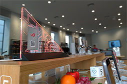 画像ギャラリー No.003のサムネイル画像 / ASUSが国内未発売「最強スマホ」のレビュアーを「ASUS Store Akasaka」で募集中?