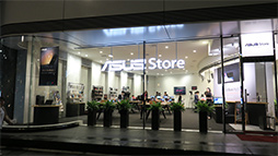 画像ギャラリー No.002のサムネイル画像 / ASUSが投入する“謎のゲーマー向けスマートフォン”とは? ももち&チョコブランカ選手など6人のレビュワーによる第一印象を聞いてみた