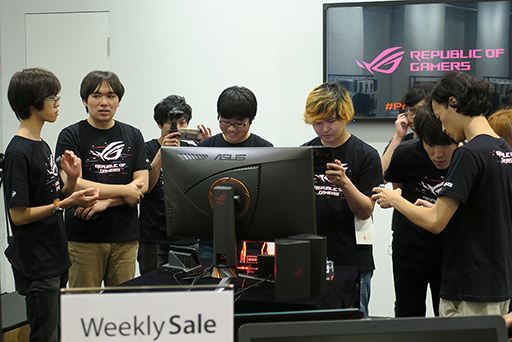 画像ギャラリー No.003のサムネイル画像 / ASUSが投入する“謎のゲーマー向けスマートフォン”とは? ももち&チョコブランカ選手など6人のレビュワーによる第一印象を聞いてみた