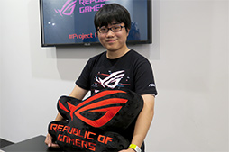 画像ギャラリー No.011のサムネイル画像 / ASUSが投入する“謎のゲーマー向けスマートフォン”とは? ももち&チョコブランカ選手など6人のレビュワーによる第一印象を聞いてみた