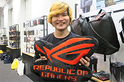 画像ギャラリー No.012のサムネイル画像 / ASUSが投入する“謎のゲーマー向けスマートフォン”とは? ももち&チョコブランカ選手など6人のレビュワーによる第一印象を聞いてみた