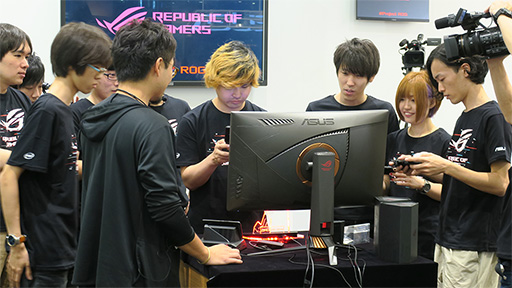 画像ギャラリー No.018のサムネイル画像 / ASUSが投入する“謎のゲーマー向けスマートフォン”とは? ももち&チョコブランカ選手など6人のレビュワーによる第一印象を聞いてみた