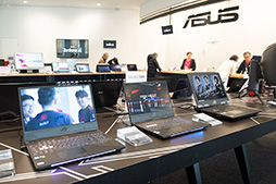 ���������꡼ No.007�Υ���ͥ������ / ��PR�۲����ܥ���å���Хå���ROG�Υ����ޡ������Ρ���PC���¤��㤨�롪 ASUS���ߤξ�괹�������ڡ���פ�ƨ����