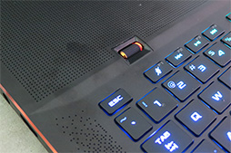 画像ギャラリー No.009のサムネイル画像 / ほとんど「バッテリー内蔵のディスプレイ一体型PC」? ASUSが一風変わった“ゲーマー向けノート”を発表