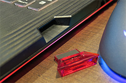 ���������꡼ No.008�Υ���ͥ������ / ASUS�������Ρ���PC�䥲���ޡ�������Х���ǥ����ץ쥤�ʤɿ����ʤ�¿��ȯɽ��������ˤ�Ȥ���2���̥Ρ���PC�����ܤ�