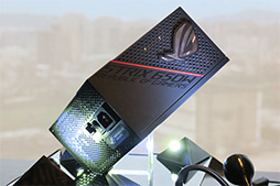 ���������꡼ No.030�Υ���ͥ������ / ASUS�������Ρ���PC�䥲���ޡ�������Х���ǥ����ץ쥤�ʤɿ����ʤ�¿��ȯɽ��������ˤ�Ȥ���2���̥Ρ���PC�����ܤ�