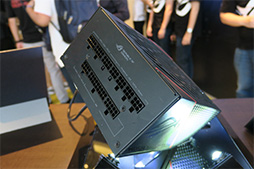 ���������꡼ No.031�Υ���ͥ������ / ASUS�������Ρ���PC�䥲���ޡ�������Х���ǥ����ץ쥤�ʤɿ����ʤ�¿��ȯɽ��������ˤ�Ȥ���2���̥Ρ���PC�����ܤ�