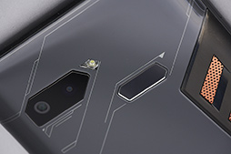 画像ギャラリー No.006のサムネイル画像 / 写真で見るゲーム特化スマートフォン「ROG Phone II」。前モデルの不満点を細かく解消した実用性も見どころだ