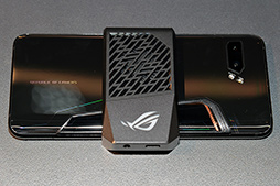 画像ギャラリー No.019のサムネイル画像 / 写真で見るゲーム特化スマートフォン「ROG Phone II」。前モデルの不満点を細かく解消した実用性も見どころだ