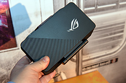 画像ギャラリー No.024のサムネイル画像 / 写真で見るゲーム特化スマートフォン「ROG Phone II」。前モデルの不満点を細かく解消した実用性も見どころだ