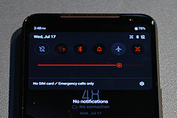 画像ギャラリー No.035のサムネイル画像 / 写真で見るゲーム特化スマートフォン「ROG Phone II」。前モデルの不満点を細かく解消した実用性も見どころだ