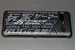 画像ギャラリー No.036のサムネイル画像 / 写真で見るゲーム特化スマートフォン「ROG Phone II」。前モデルの不満点を細かく解消した実用性も見どころだ