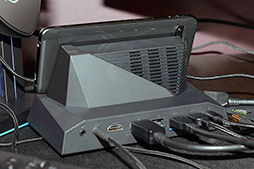 画像ギャラリー No.039のサムネイル画像 / 写真で見るゲーム特化スマートフォン「ROG Phone II」。前モデルの不満点を細かく解消した実用性も見どころだ