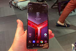 画像ギャラリー No.040のサムネイル画像 / 写真で見るゲーム特化スマートフォン「ROG Phone II」。前モデルの不満点を細かく解消した実用性も見どころだ