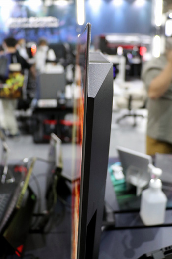 ���������꡼ No.005�Υ���ͥ������ / ��TGS2022��ASUS������̤ȯɽ���ʤ����Ÿ����41.5�����緿ͭ��EL�ǥ����ץ쥤��PG42UQ�פȡ�ROG Phone 6�פ����ܤ�