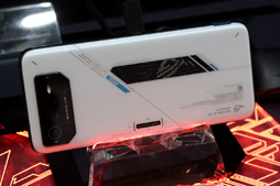 ���������꡼ No.009�Υ���ͥ������ / ��TGS2022��ASUS������̤ȯɽ���ʤ����Ÿ����41.5�����緿ͭ��EL�ǥ����ץ쥤��PG42UQ�פȡ�ROG Phone 6�פ����ܤ�