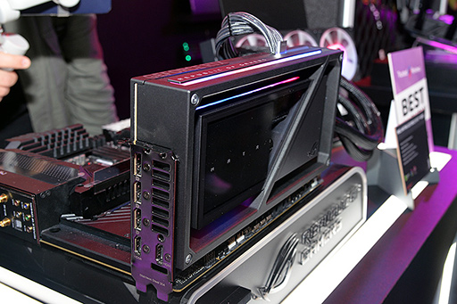 画像ギャラリー No.005のサムネイル画像 / アスペクト比32:9の量子ドット有機ELディスプレイは日本にも投入? ASUSの最新ゲーマー向け製品をチェックしてきた