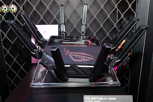 画像ギャラリー No.006のサムネイル画像 / アスペクト比32:9の量子ドット有機ELディスプレイは日本にも投入? ASUSの最新ゲーマー向け製品をチェックしてきた